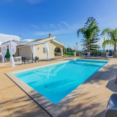 Casa vacanze In Floridia With Terrace Solarino